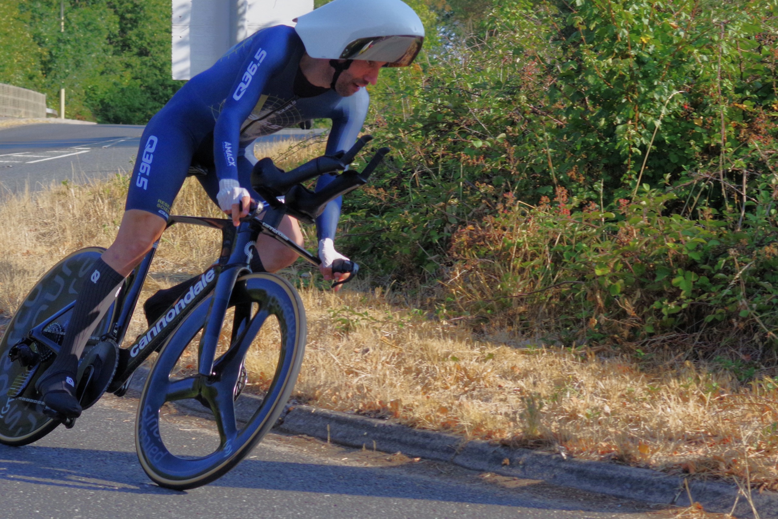 Aaron Borrill riding the POC Sonal