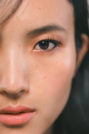 Asian woman wearing LoveSeen Luca false eyelashes