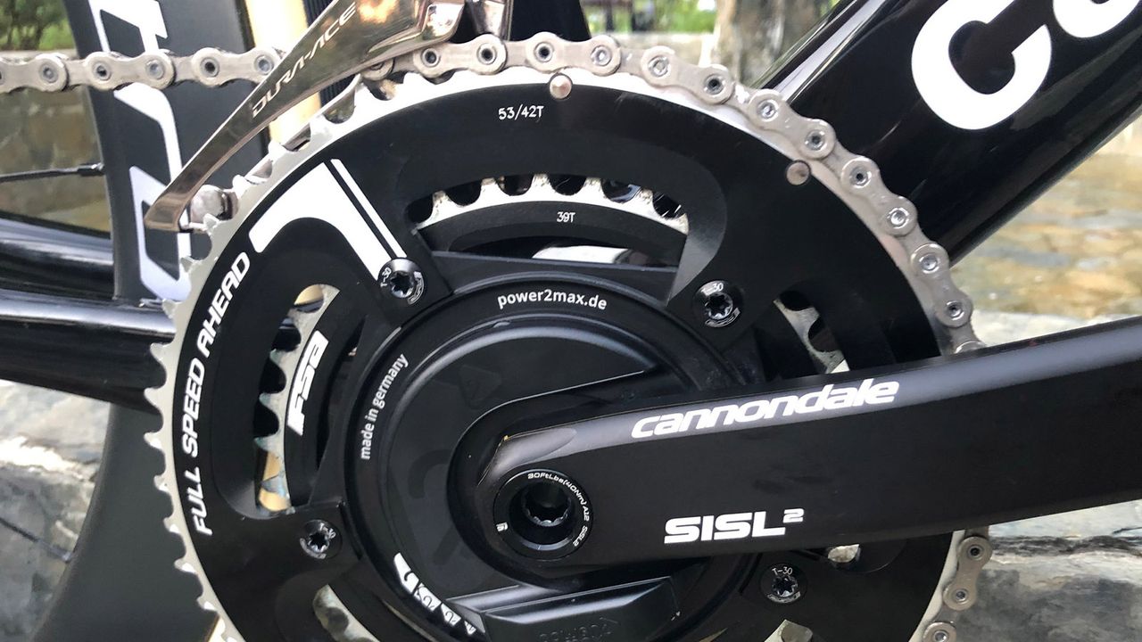 Phinney runs a standard 53/39 chainring combination, the team now have team issue power meter covers in team colours
