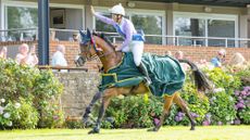 Gemma Stevens and Cooley Park Muze on their lap of honour