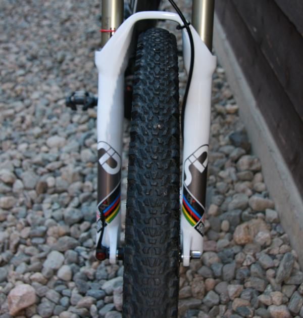Low profile tread on 2.1 Hutchinson tubeless ready Cobras.