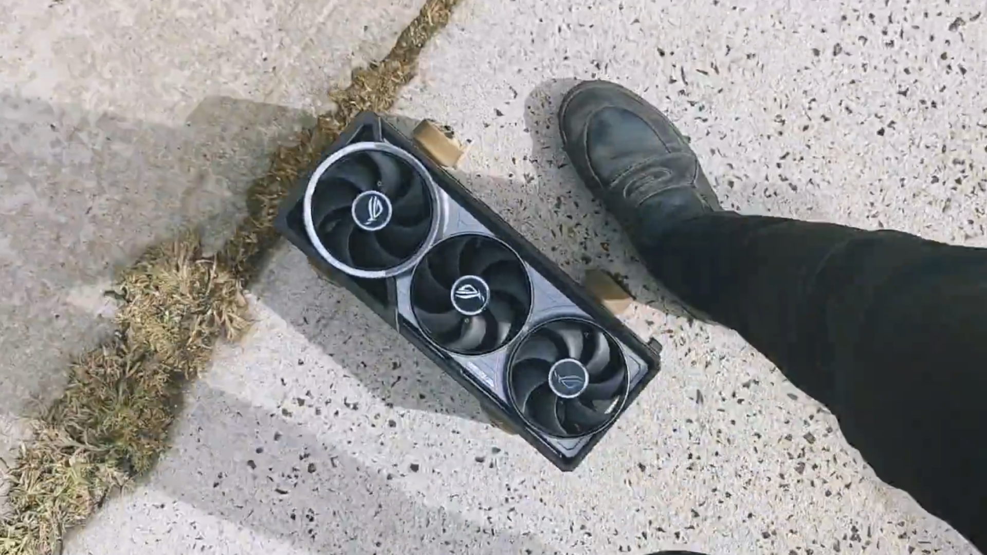 RTX 5080 skateboard
