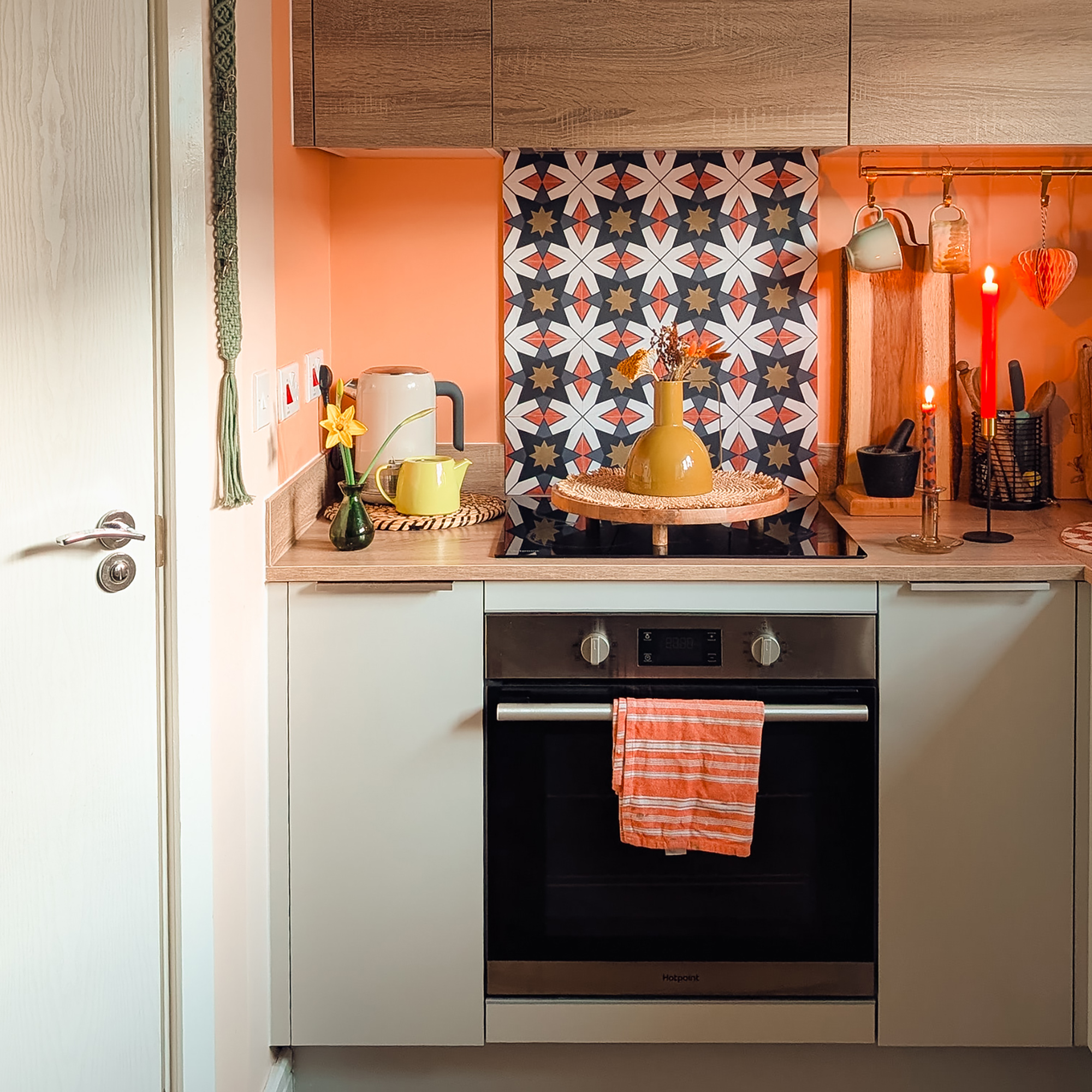 Peel and stick splashback tiles in kitchen