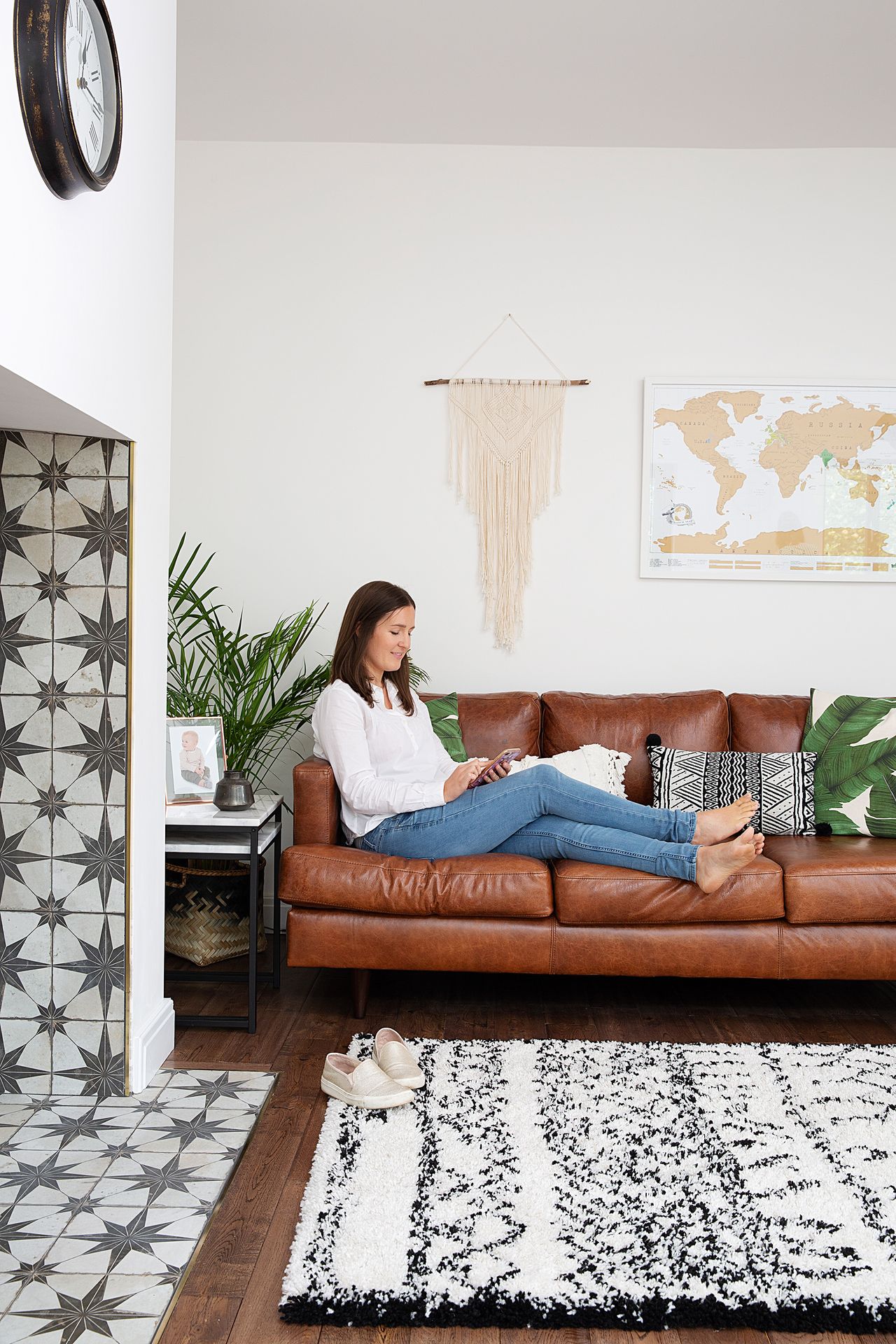 Living area with brown leather sofa and monochrome rug