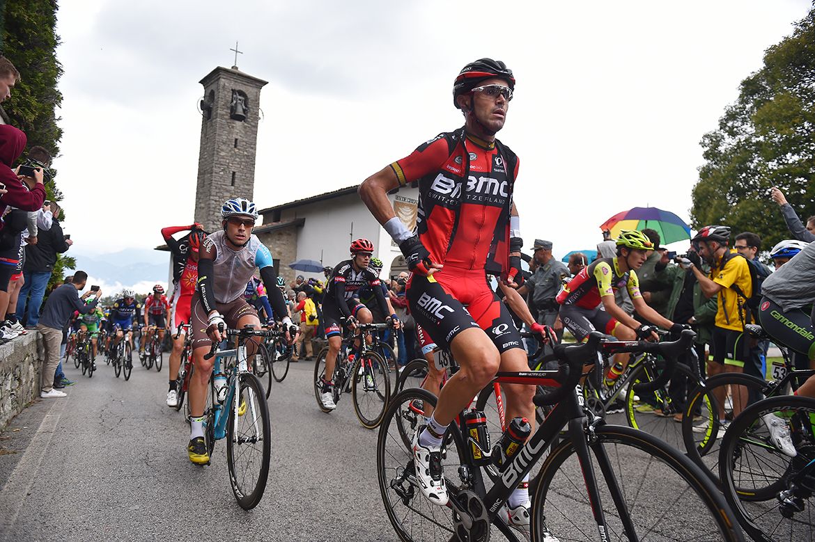 Samuel Sanchez (BMC) zips up atop the Ghisallo