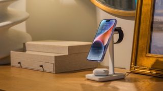 Twelvesouth HiRise 3 wireless charger with iPhone, Apple Watch and Airpods charging