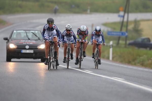 Team Vaiano in the early kilometres