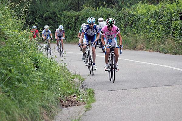 Fabiana Luperini climbing ahead of Amber Neben. The Italian went on to win a record-fifth Giro d'Italia Femminile (Giro Rosa) title in 2008