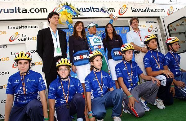 Thor Hushovd (Credit Agricole) and the kids
