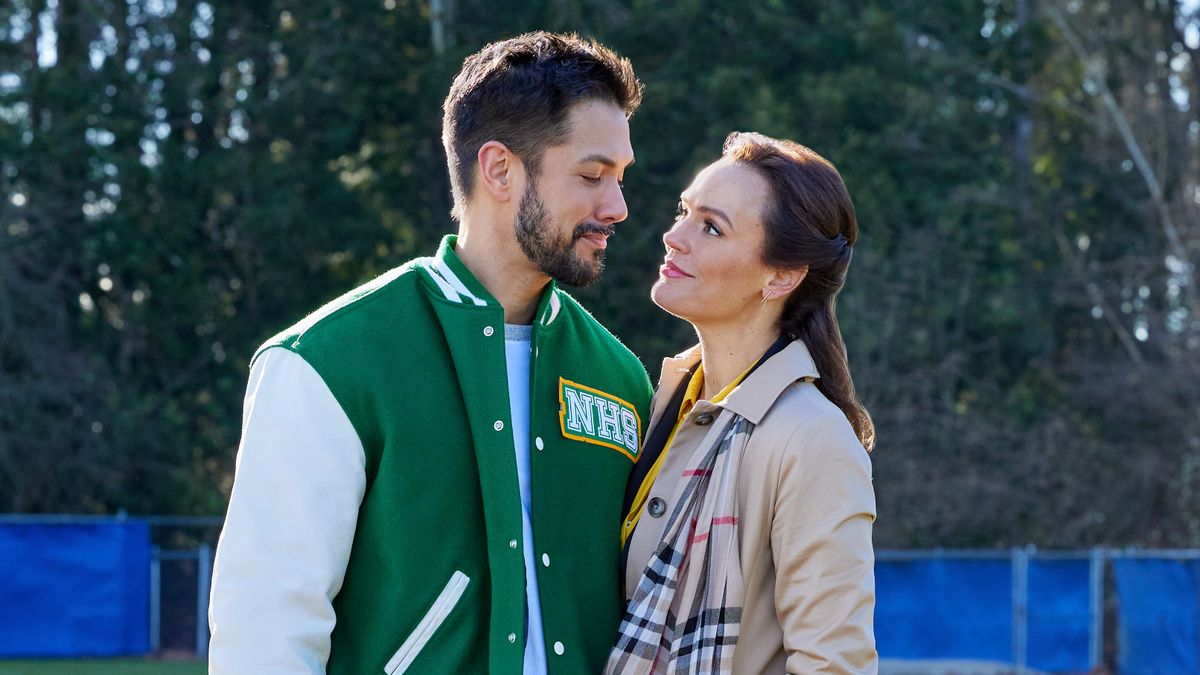 Marco Grazzini and Erin Cahill in Hearts in the Game on Hallmark Channel