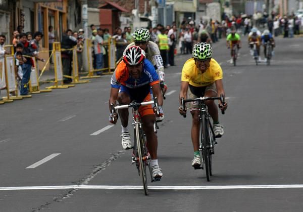 Hector Chiles (Espoli Dunamis) wins the fifth stage from an eight-man break.