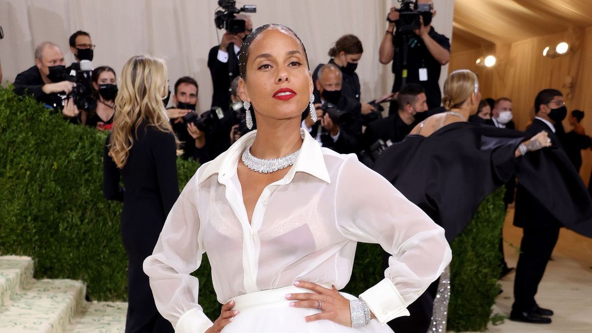 Alicia Keys’ living room teaches how to decorate with art |