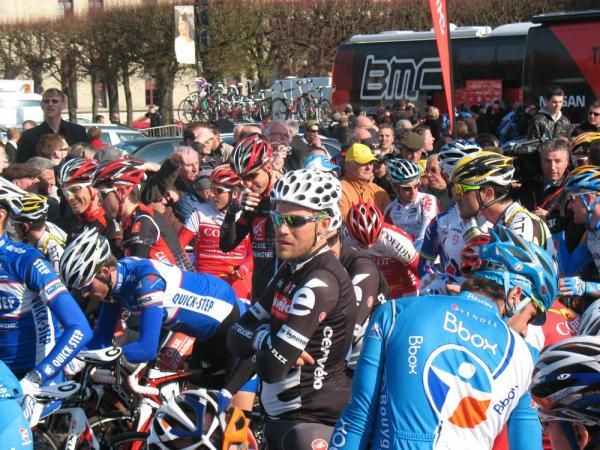 Thor Hushovd awaits the start of the 108th Paris-Roubaix