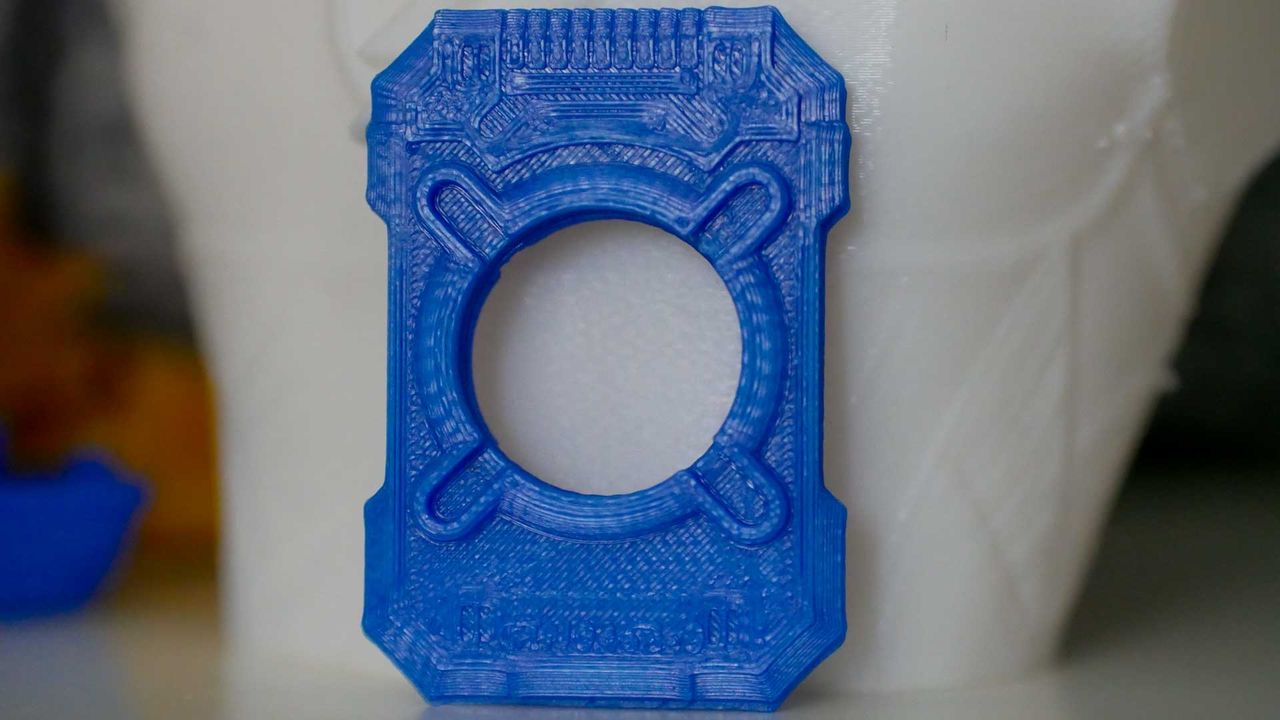 Anycubic Kobra Plus_Test print of Cortana's chip from Halo