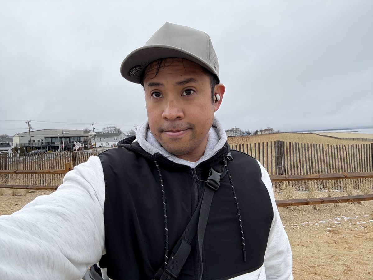 Apple iPhone 16 Pro Max selfie sample.