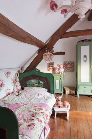 daughter-bedroom-pink-vintage-decor-beamed-room