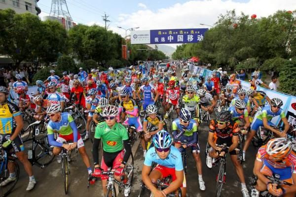 the peloton await the start of another interesting day at the Tour of Qinghai Lake.