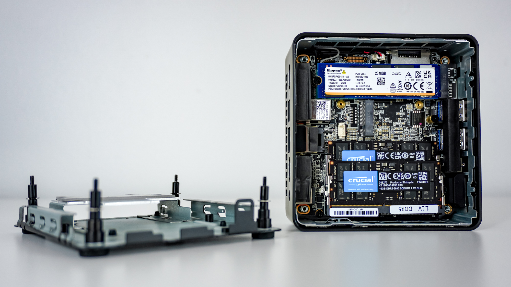 The internals of the Geekom IT15 mini PC