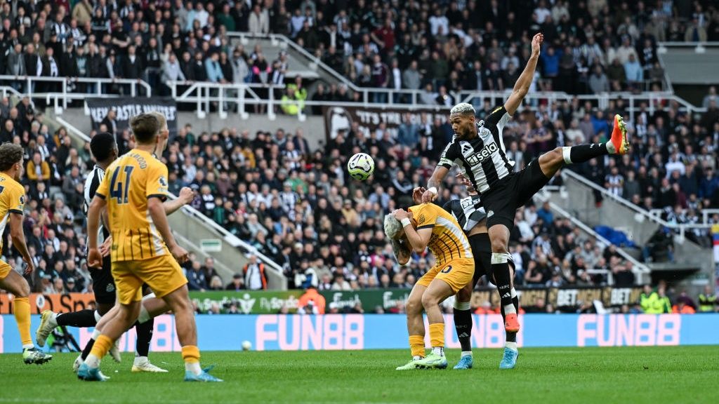 Joelinton of Newcastle United FC (7) challenges for the ball during the Premier League match between Newcastle United FC and Brighton &amp; Hove Albion FC at St James&#039; Park on October 19, 2024 in Newcastle upon Tyne, England. 