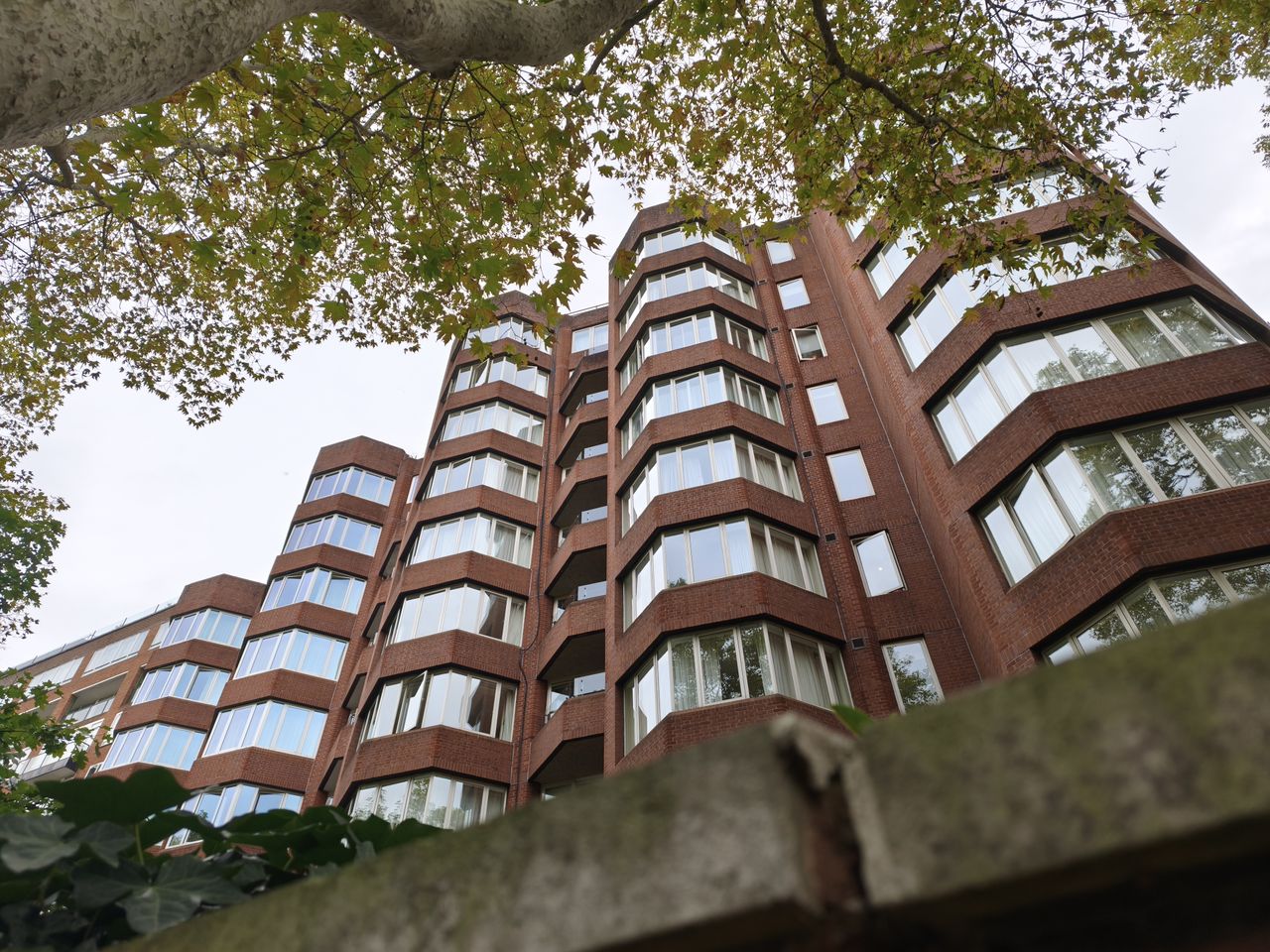Xiaomi 15T Pro camera sample building angled