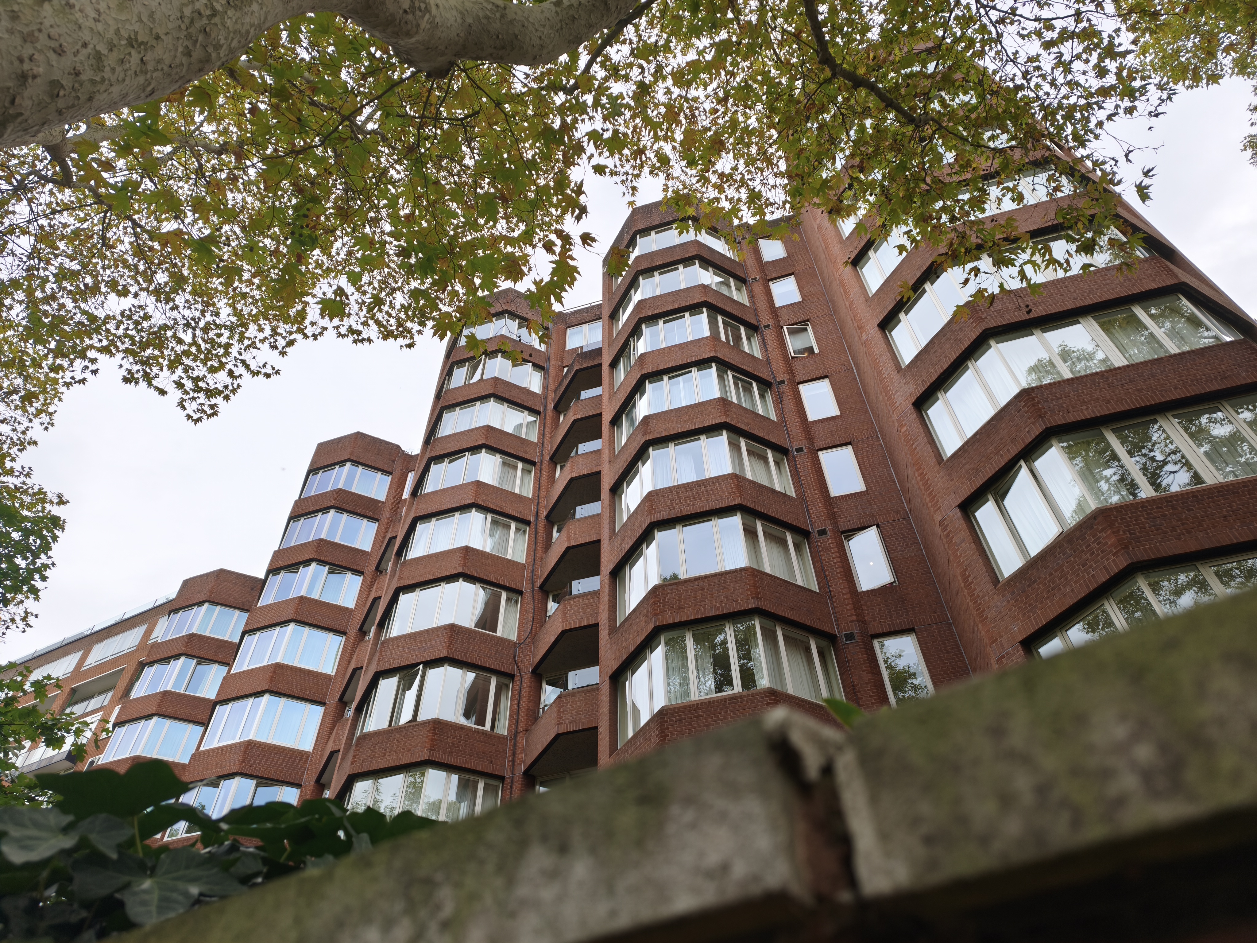 Xiaomi 15T Pro camera sample building angled
