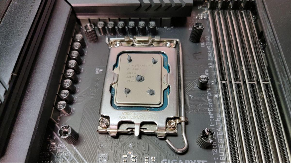 How to Apply Thermal Paste to Your CPU Tom