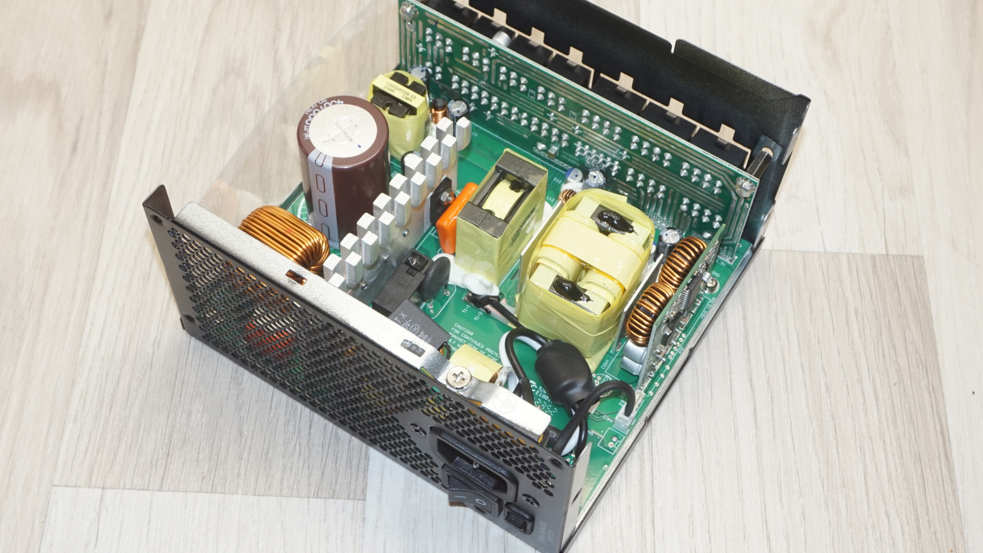 SilverStone Hela 850R Platinum PSU