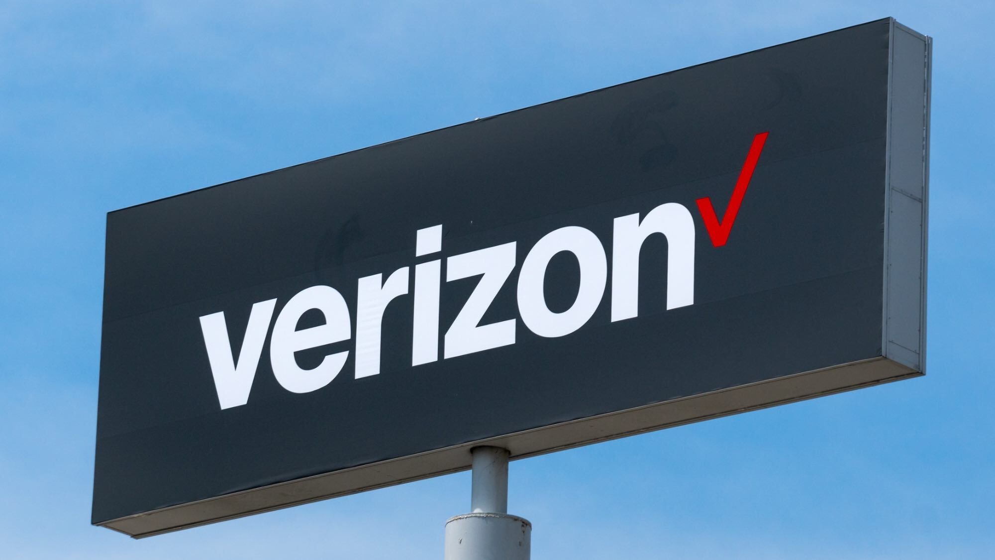 Verizon sign zoomed