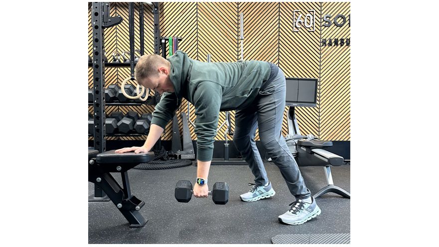 Ollie Thompson starting a single-arm 3-point dumbbell row