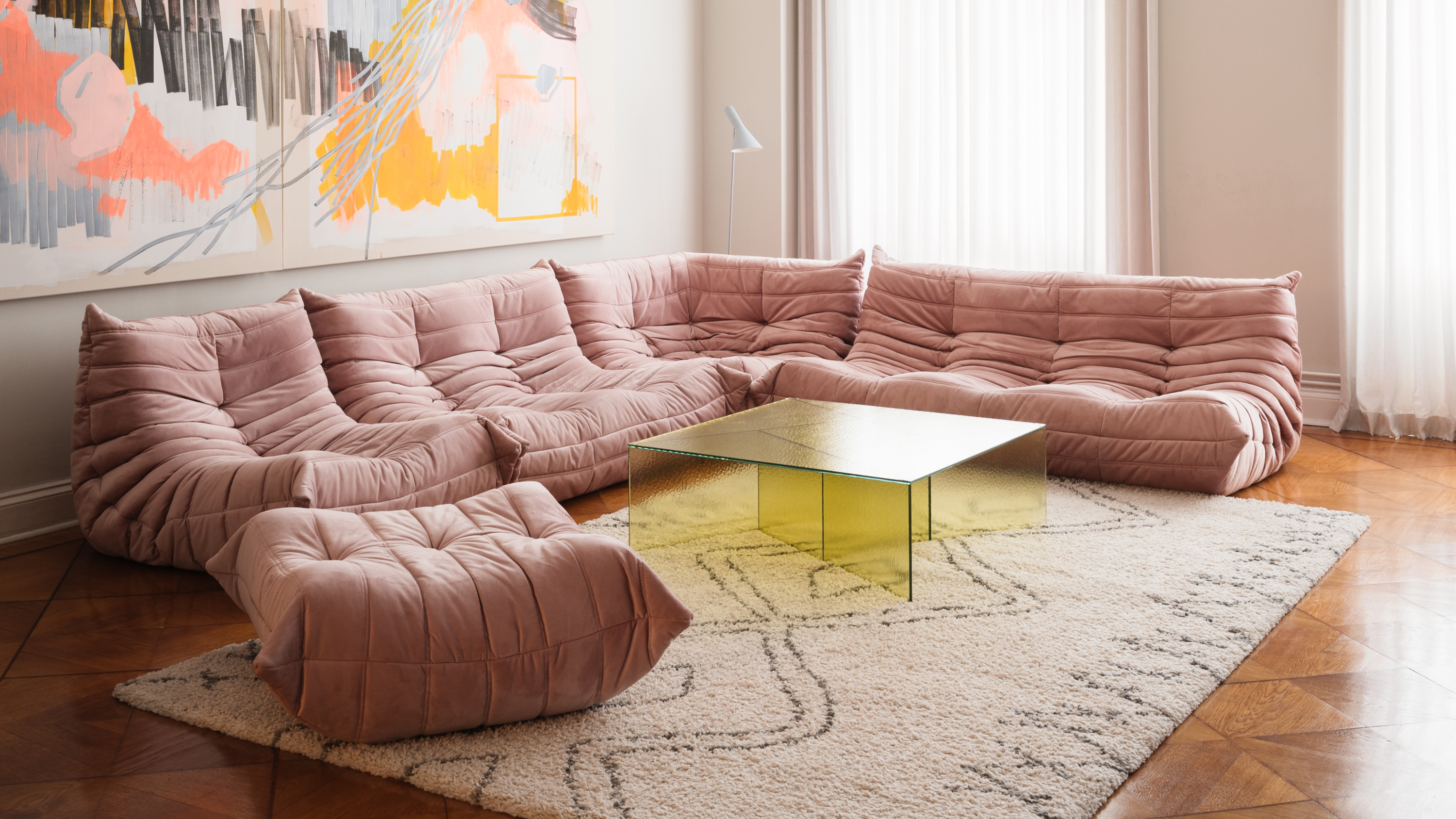 The Best Way to Decorate Your Living Room Sofa