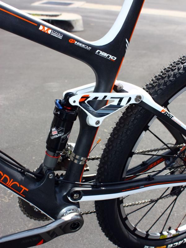The new Felt Edict uses a straight seat tube.