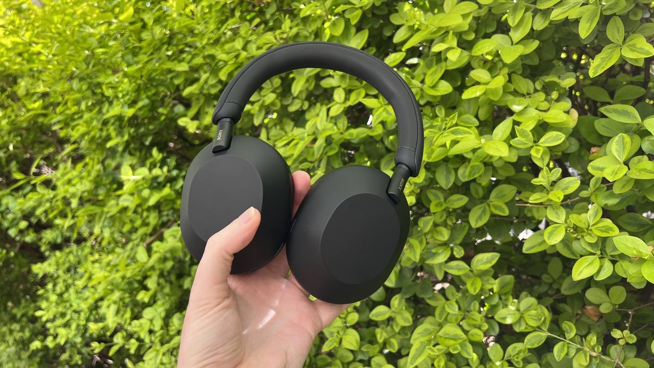 The noise-cancelling Sony WH-1000XM5 headphones