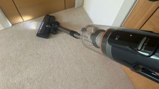 Vacuuming carpet with the ultenic fs1