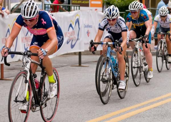 Erica Allar (Team Vera Bradley Foundation) tries to chase down the break.
