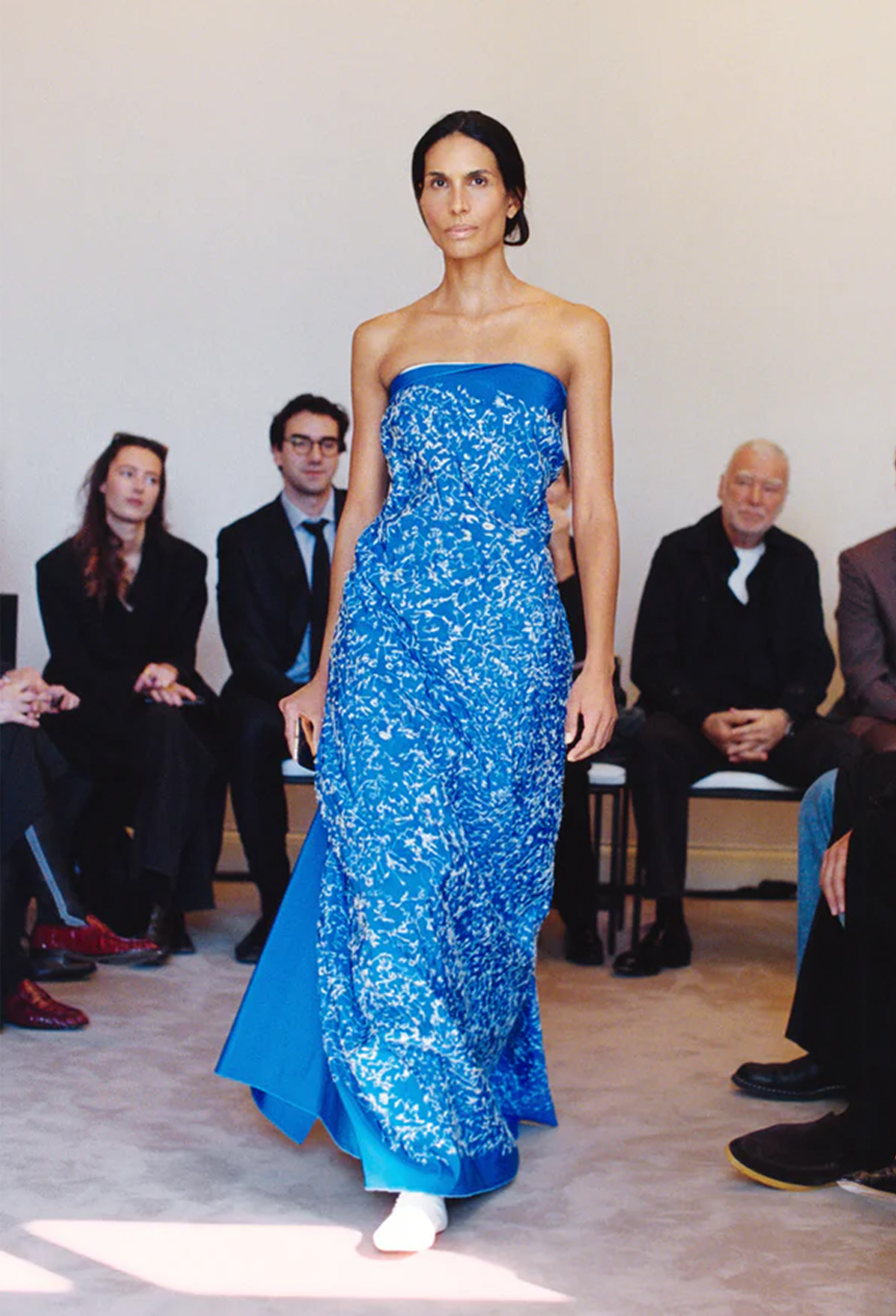 Runway model wearing the romantic fashion trend.