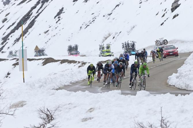 A 22 man break went clear of the peloton