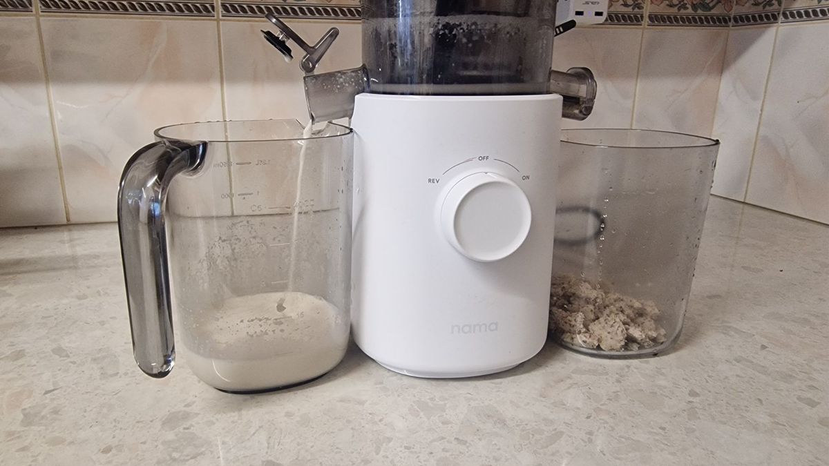 Making hazelnut milk in the Nama J3