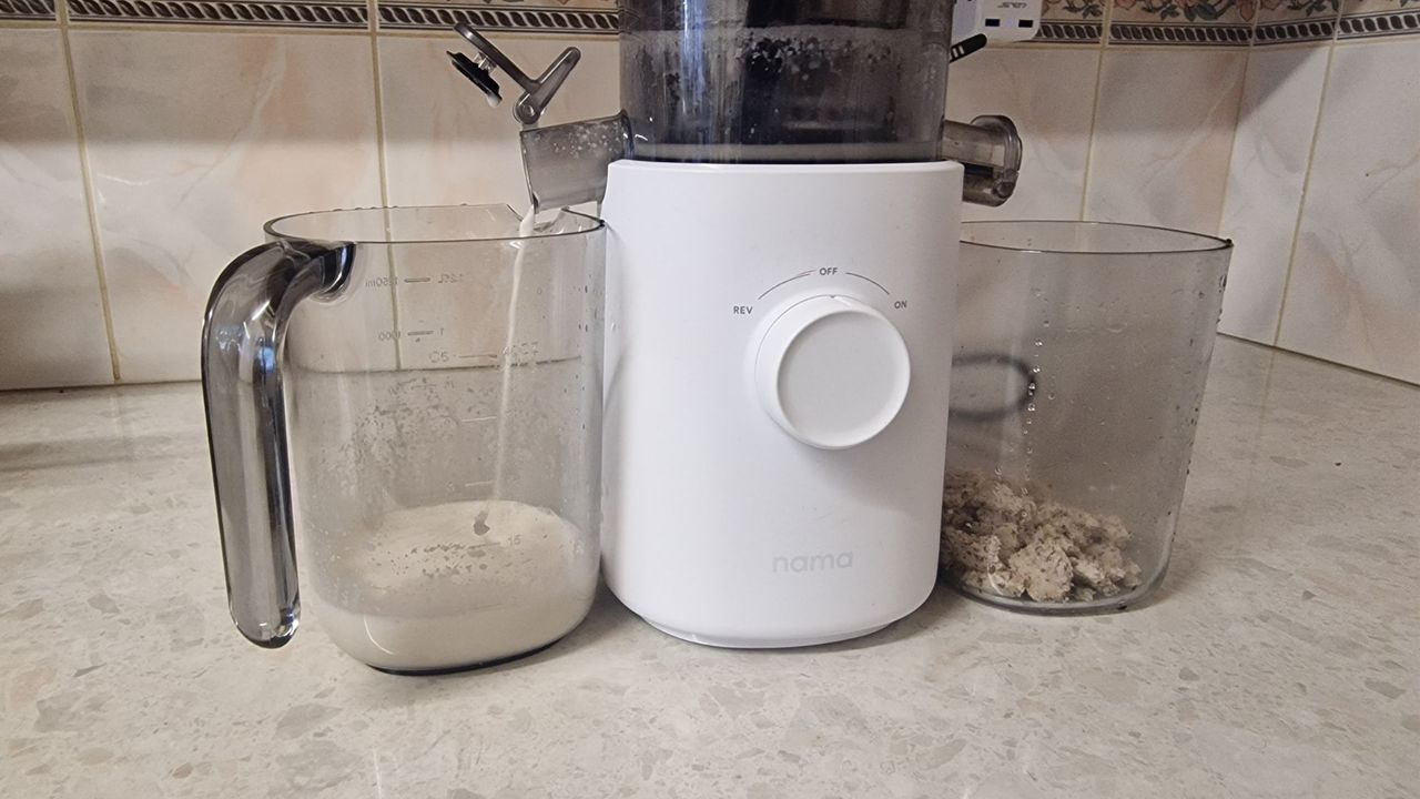 Making hazelnut milk in the Nama J3