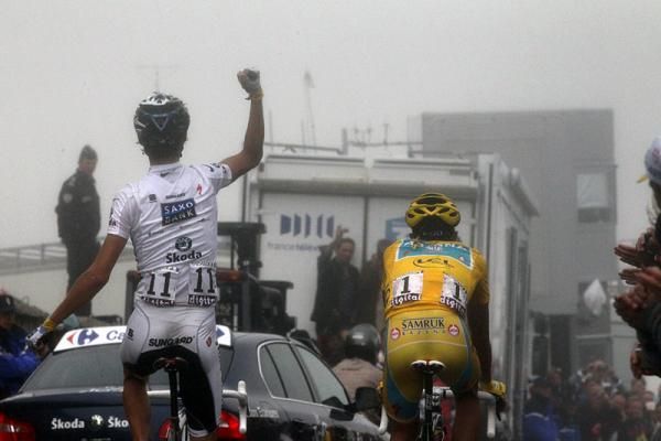 Andy Schleck celebrates his stage victory on the Tourmalet.