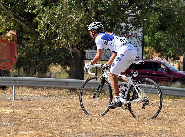 Francis Mourey (Fran&ccedil;aise des Jeux) heads off road.