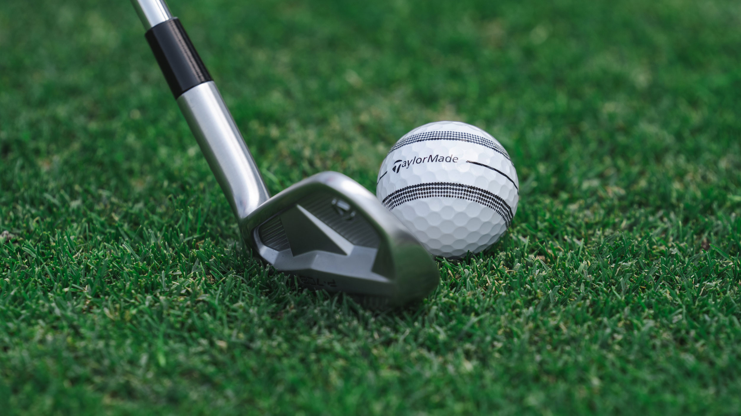TaylorMade 2024 TP5 Stripe Golf Ball