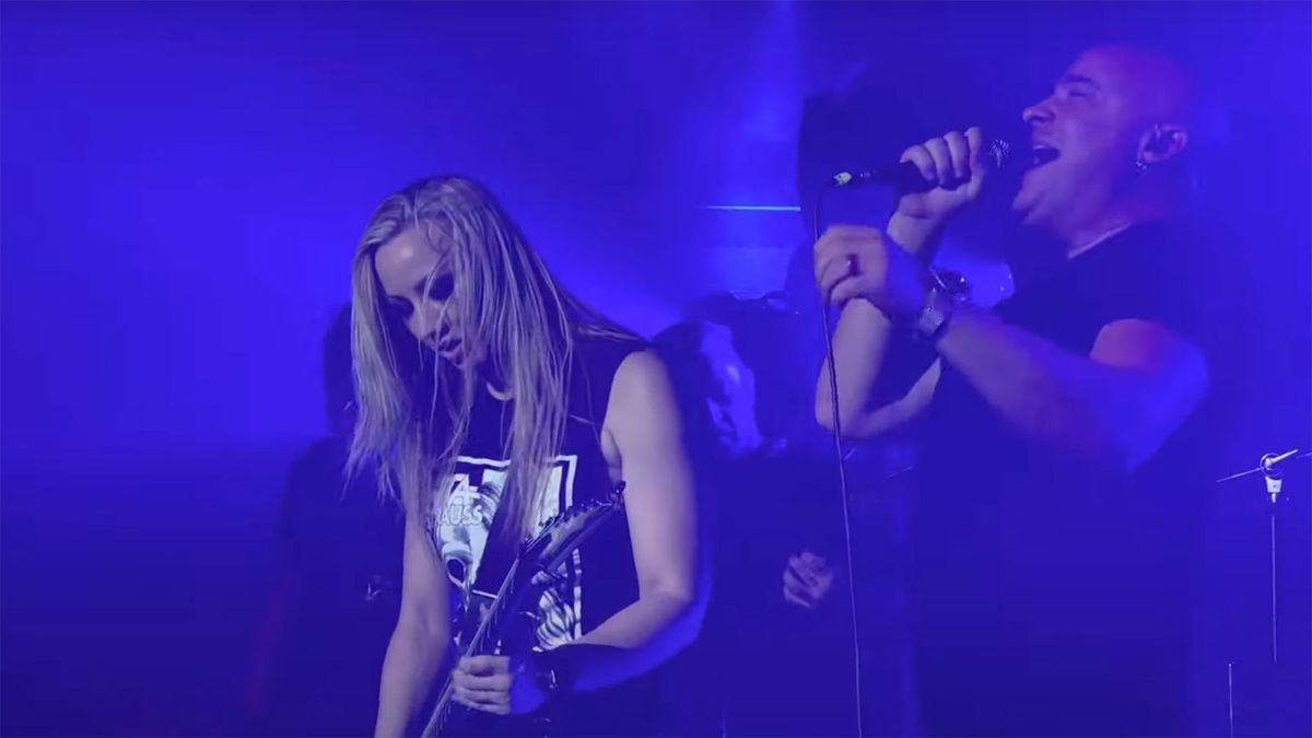 Nita Strauss and David Draiman perform Dead Inside live