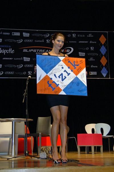 Fi'zi:k donated a one-off piece of Slipstream-inspired artwork