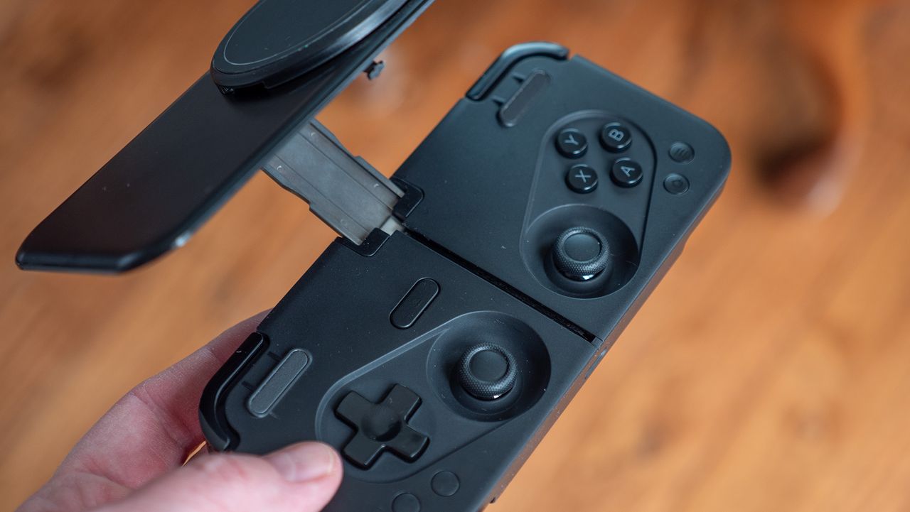 Detaching the phone plate on an Ohsnap MCON controller to use separately from the controller