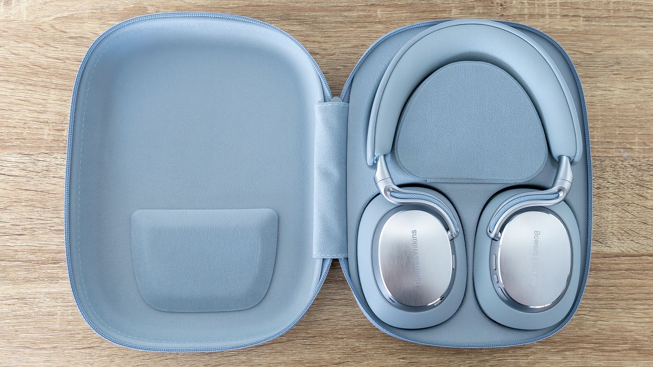 Bowers &amp; Wilkins Px8 S2 in Pearl Blue