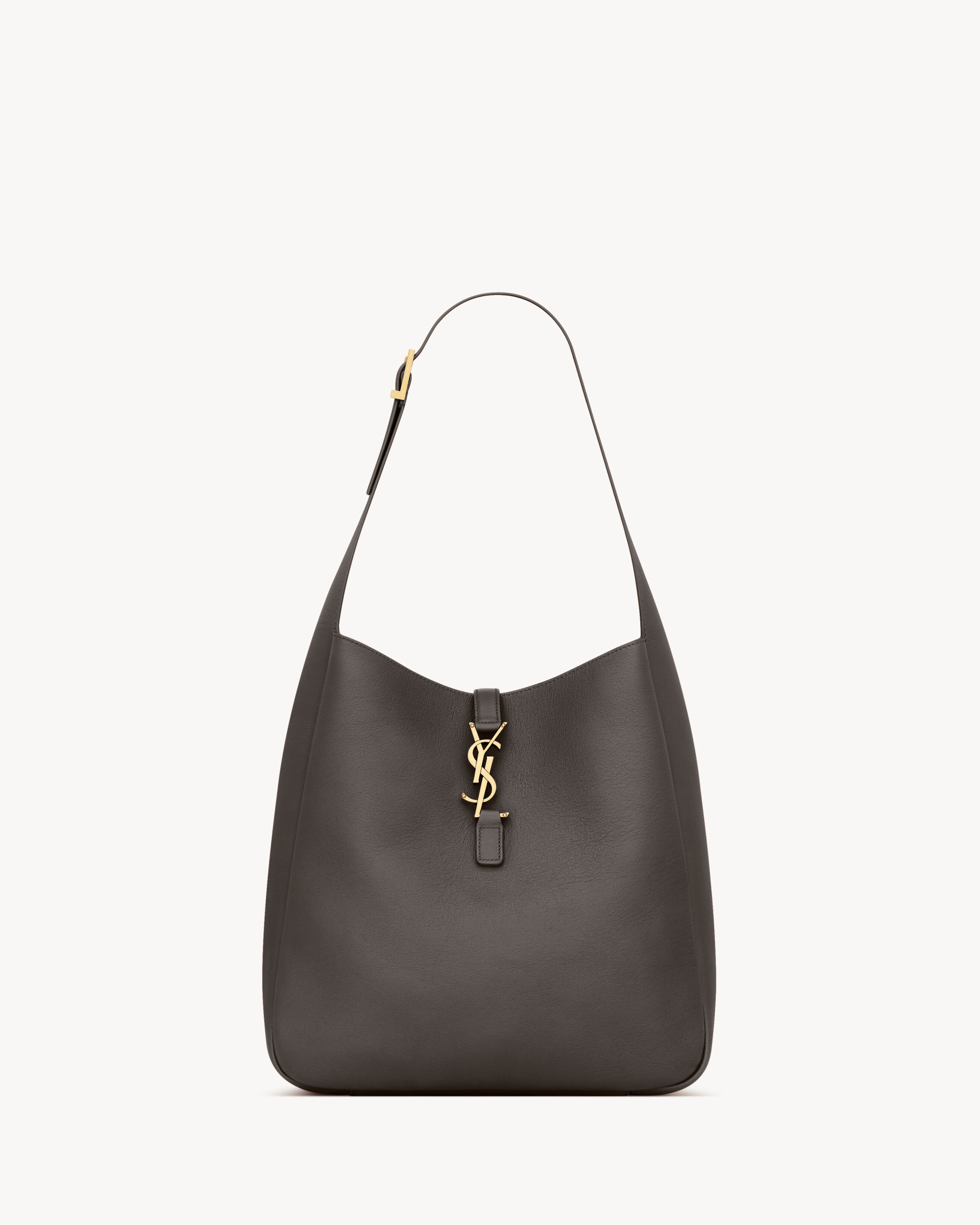 Le 5 &amp;Agrave; 7 Supple Large in Grained Leather