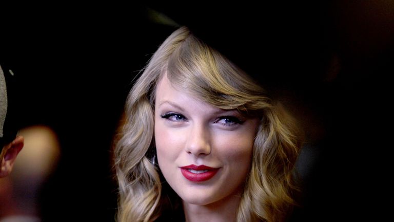 Hair, Face, Blond, Lip, Beauty, Hairstyle, Eyebrow, Chin, Nose, Cheek,