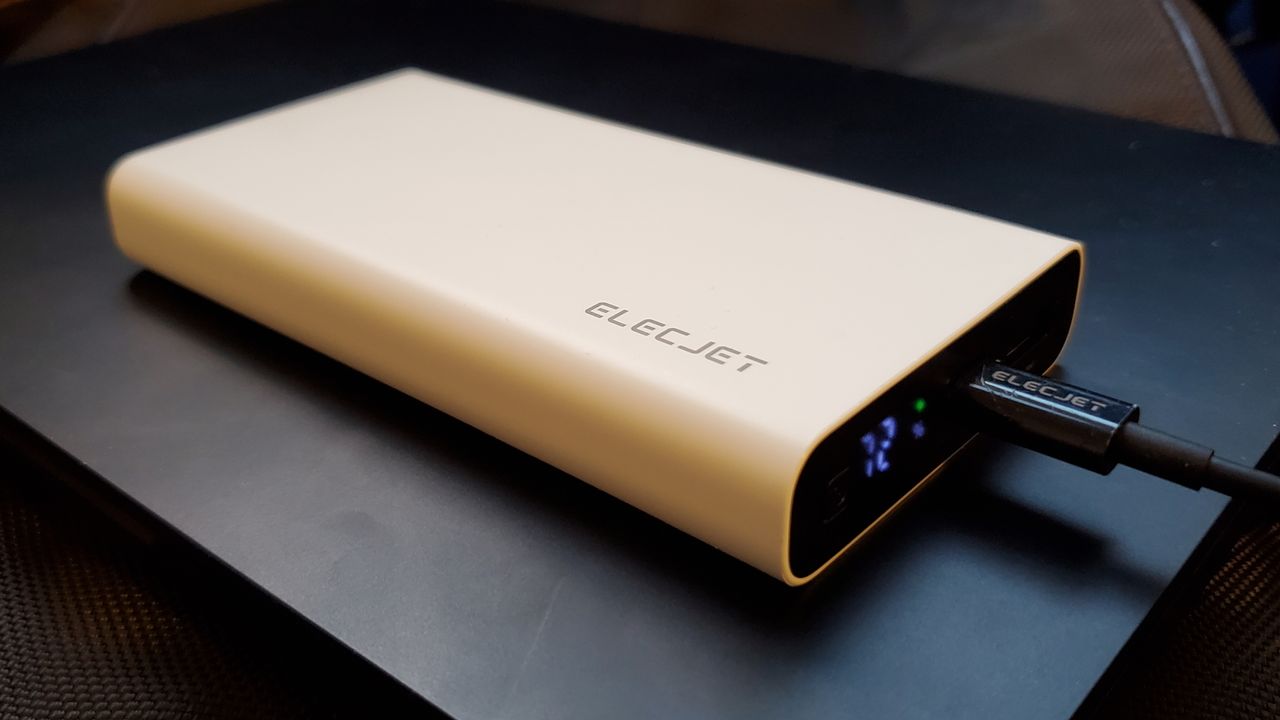 Elecjet Apollo Ultra battery pack charging a Razer Blade Stealth 13 laptop