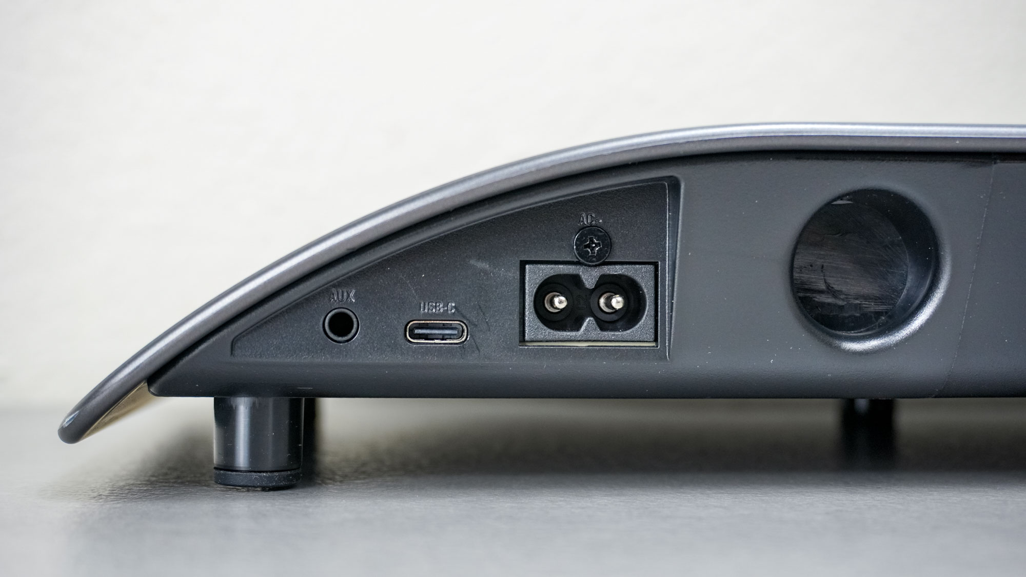 The rear ports of the BlueAnt Soundblade