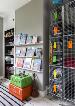 A children's bedroom with books on display and lots of built in storage